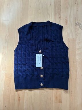 Navy cable sweater vest. Med